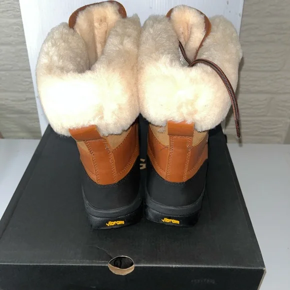 UGG Butte men size 11 - Picture 3 of 4